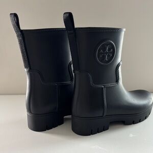 TORY BURCH
Ankle Rain Boot